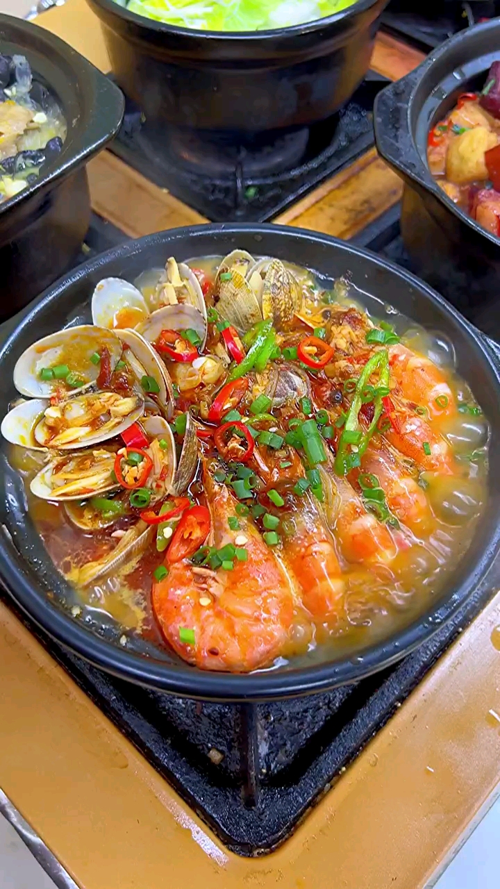 特色砂锅菜,荤素搭配怎么吃都不腻.-度小视