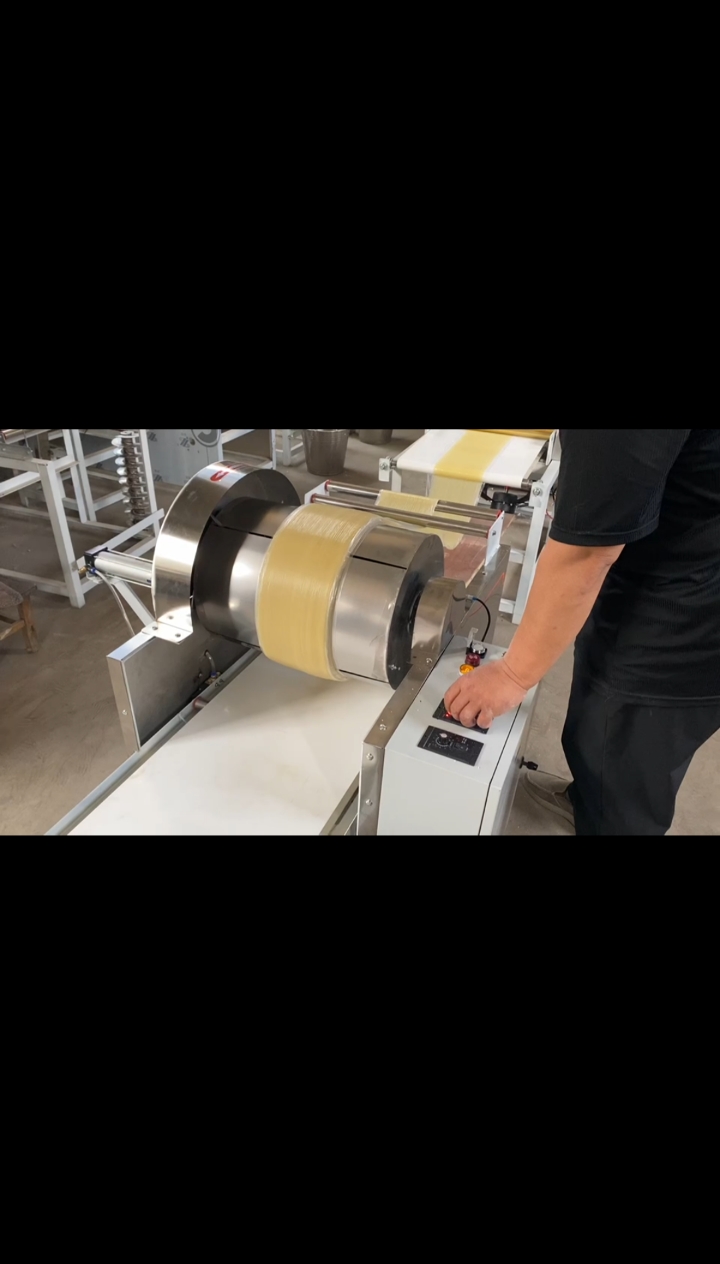 烤冷面机器,烤冷面自动切流水线,自动烤冷面机.