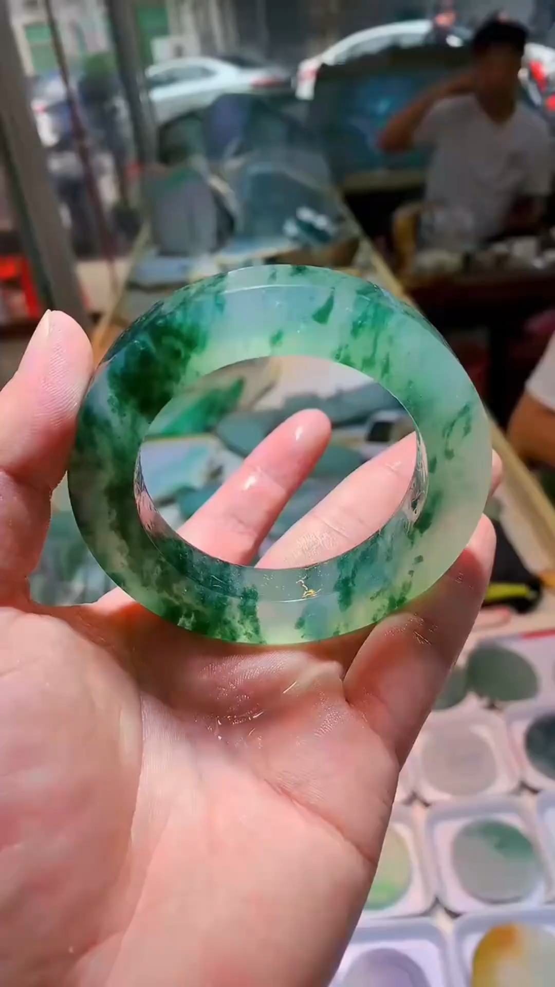 海藻飘花手镯胚:行家货,冰飘满海藻花,玉质冰透水润,起萤起刚,花色