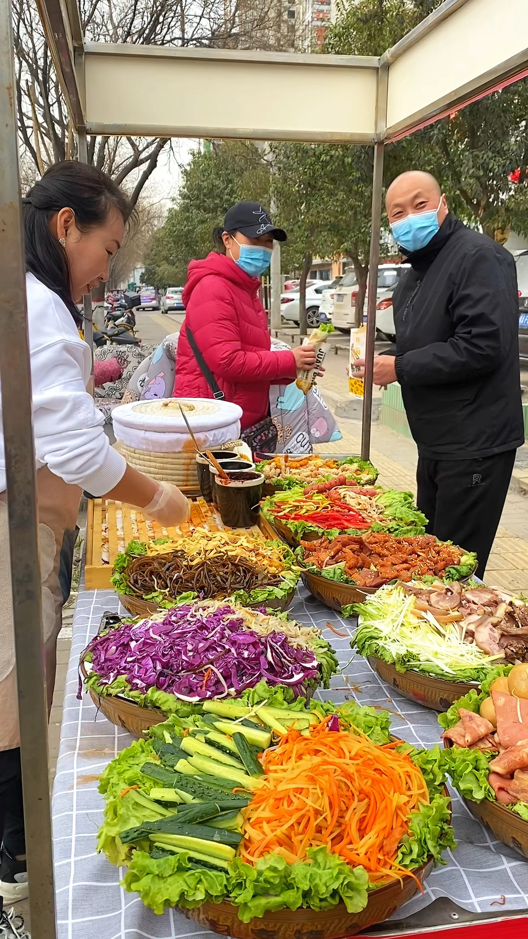 卤肉卷饼小吃技术去哪里学习#卤肉卷饼#烙馍卷菜#摆摊小吃-度小视