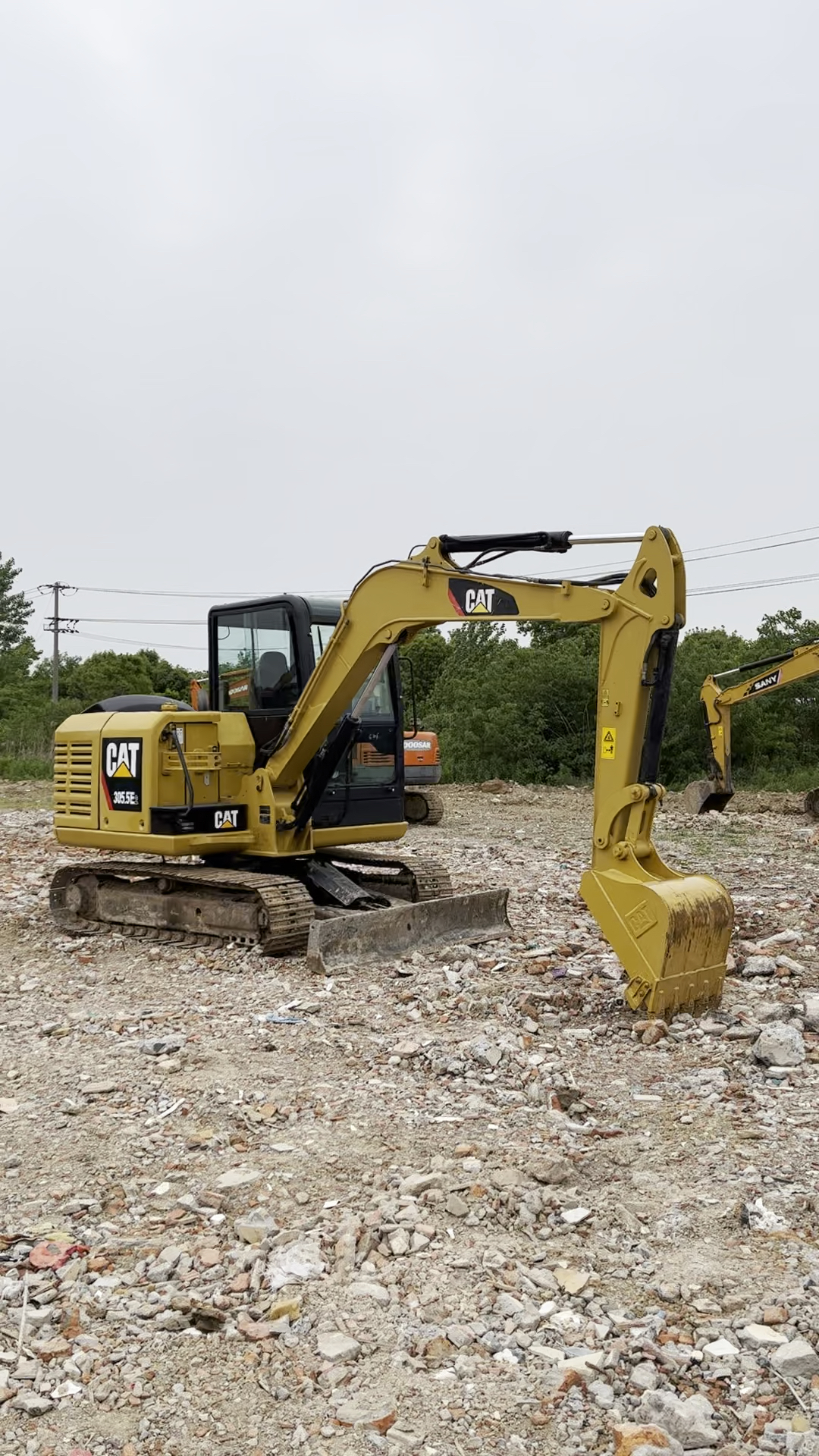 二手挖掘机个人#卡特305.5二手挖掘机拍摄现场,动力系统没得说