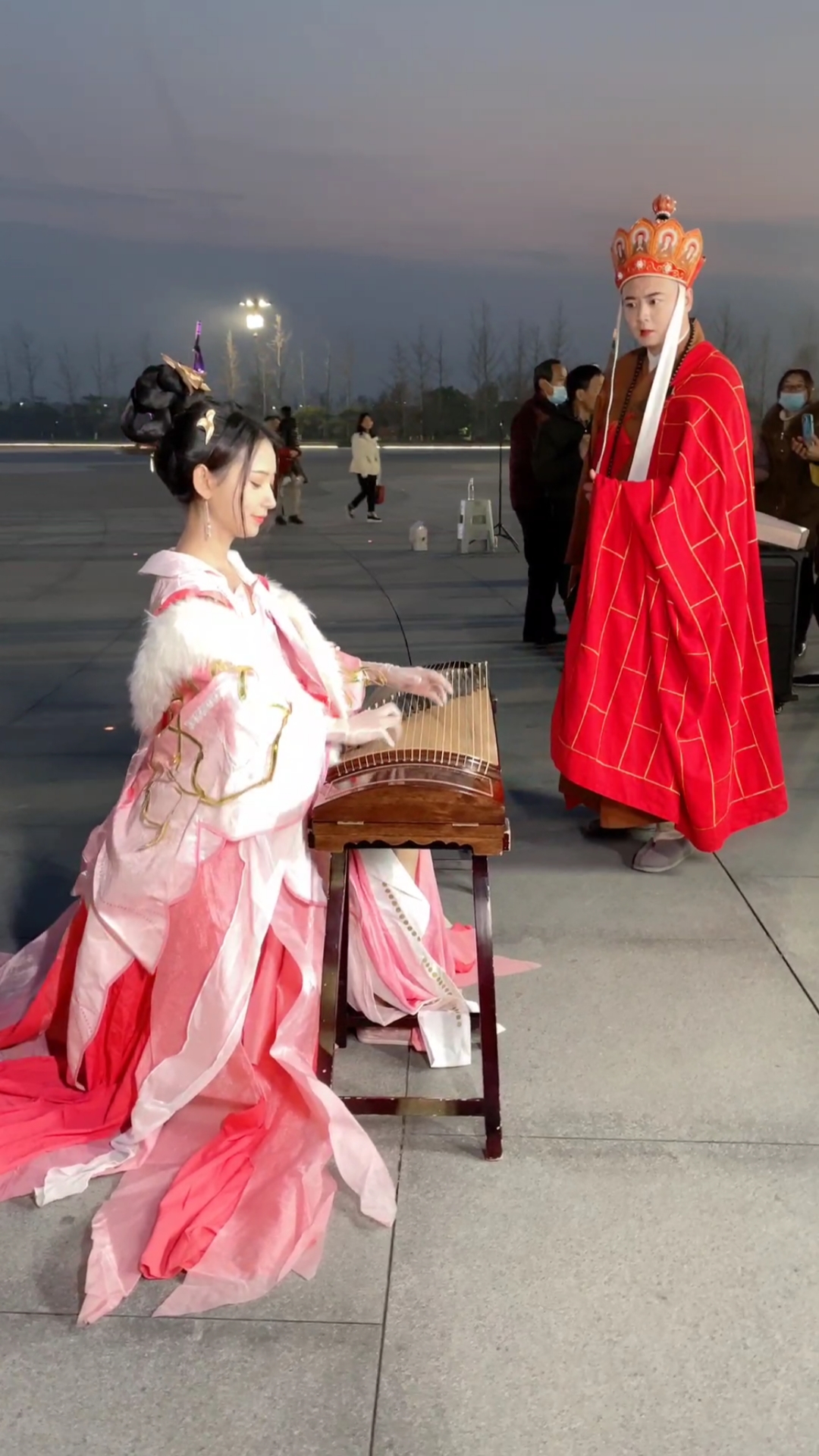 千艺仙女下凡来奏响美丽的昆明池七夕公园美美哒