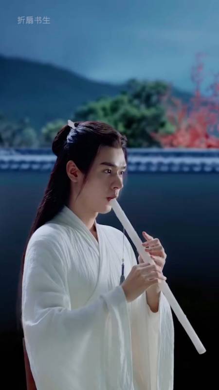 一席折扇在手,翩翩公子,老温的出场惊艳了多少人