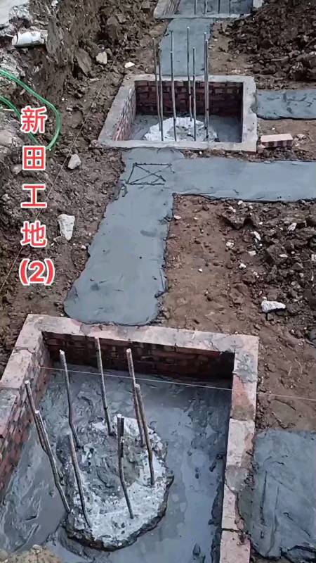 承台地梁做成同一标高,这样更加牢固.