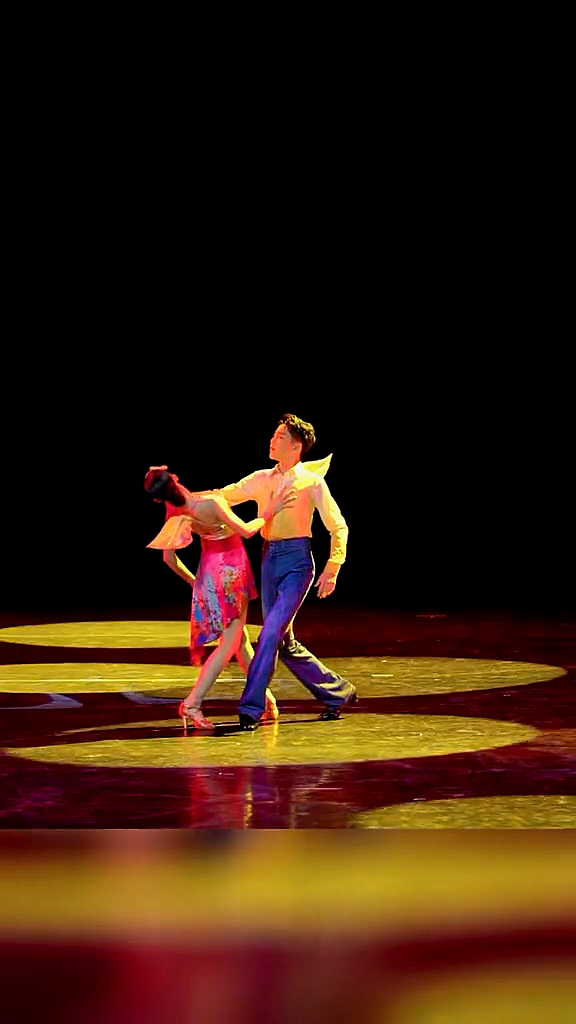 拉丁舞太美了墨茉组合台上一分钟台下十年功