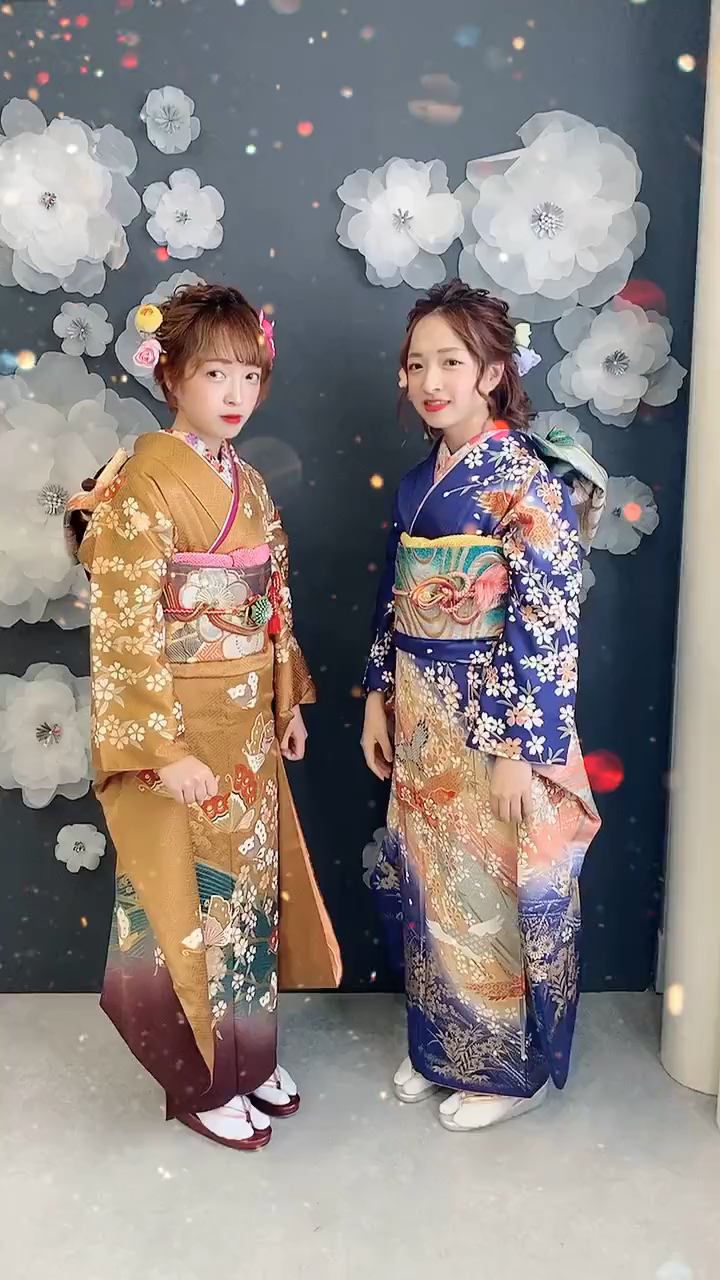 日本双胞胎小姐姐祝大家黄金周快乐