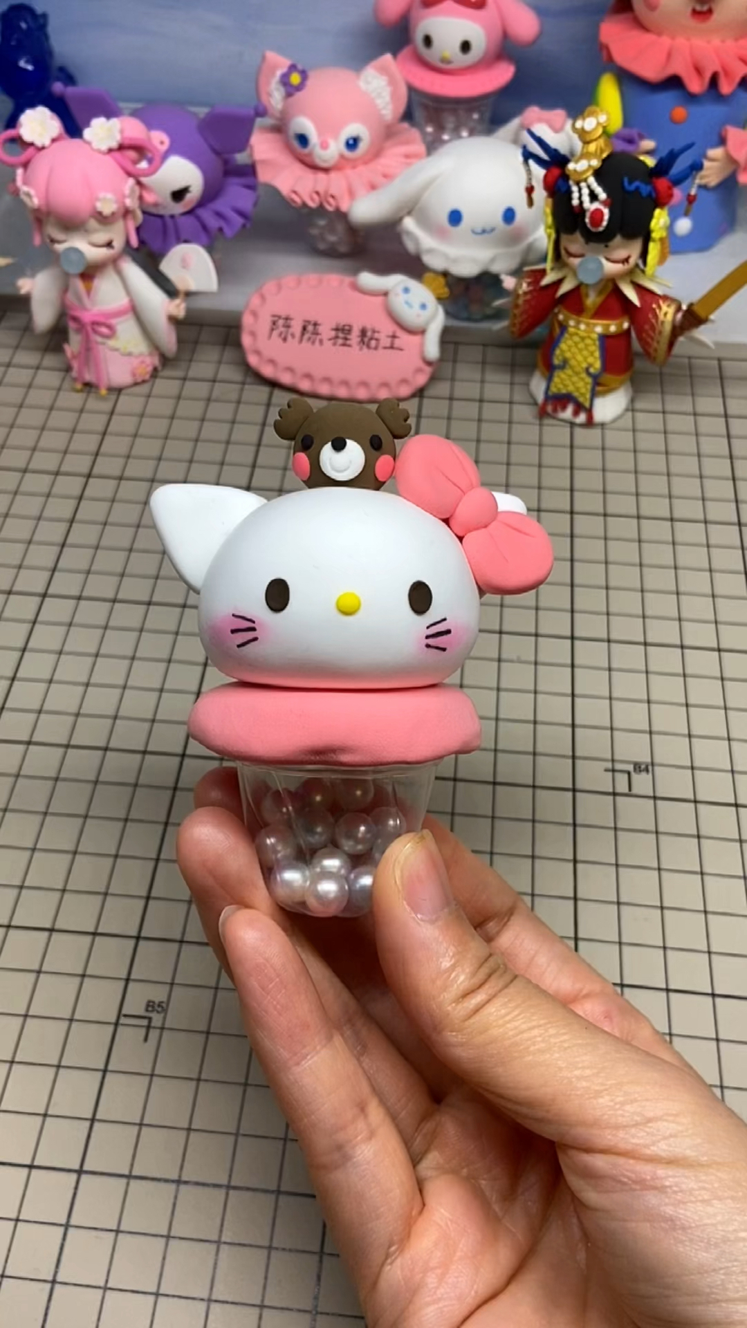 超轻粘土#粘土和果冻盒做个凯蒂猫摇摇乐