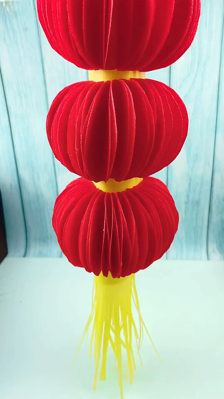 手工制作买衣服的袋子做个三连串灯笼祝大家新的一年红红火火好运连连