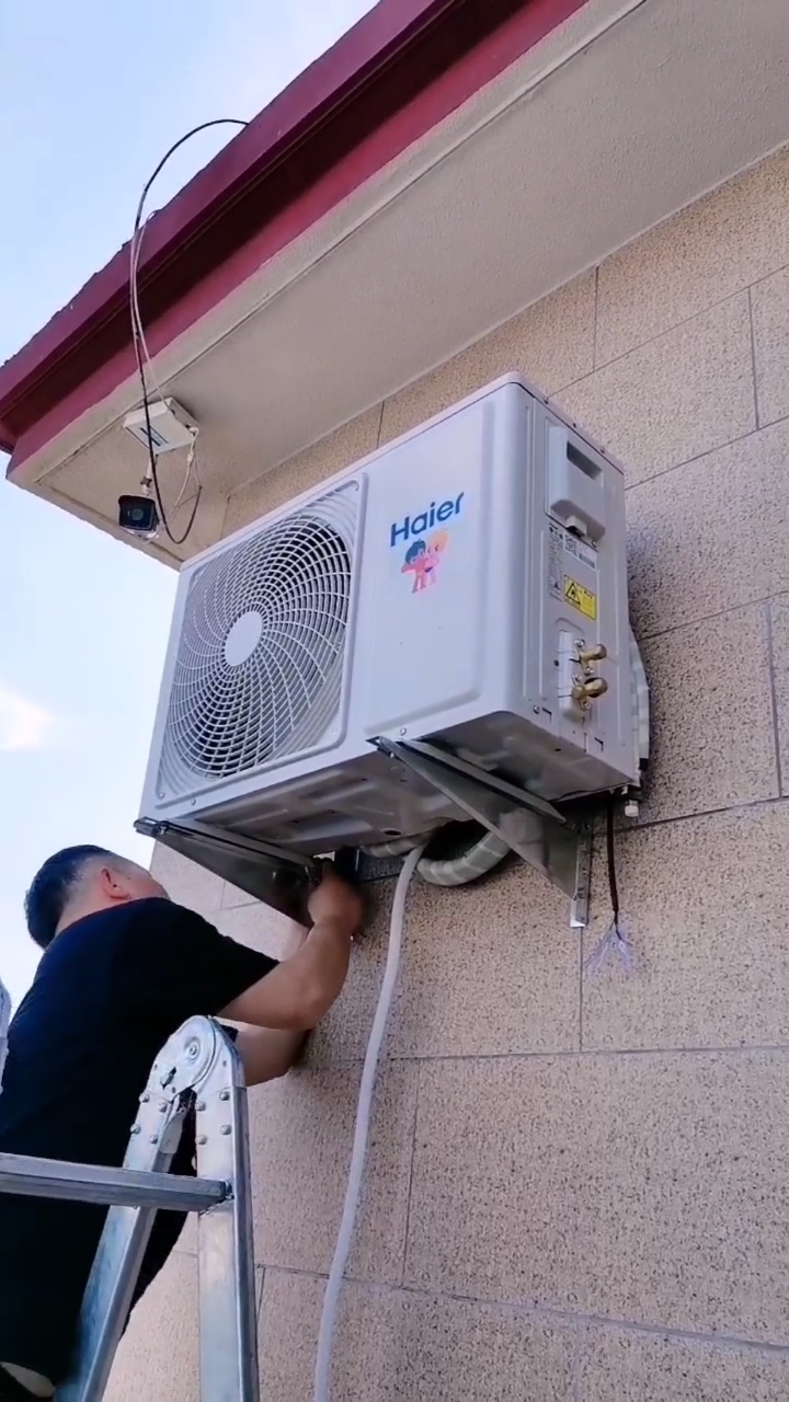我的奋斗人生#空调安装教程,后背出管测量方法,抽空…这种制冷剂揭殚