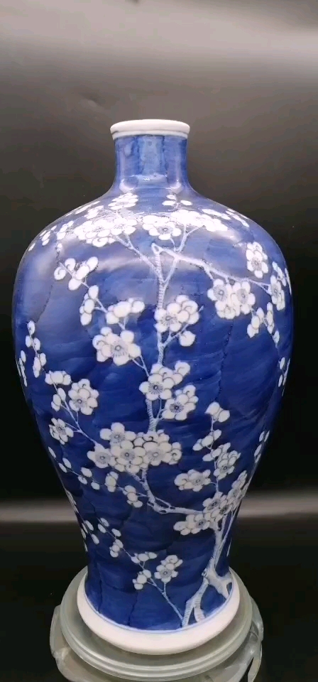 清代*光绪冰挴纹梅瓶,梅瓶既是酒器,又是一件令人爱不释手的观赏品.