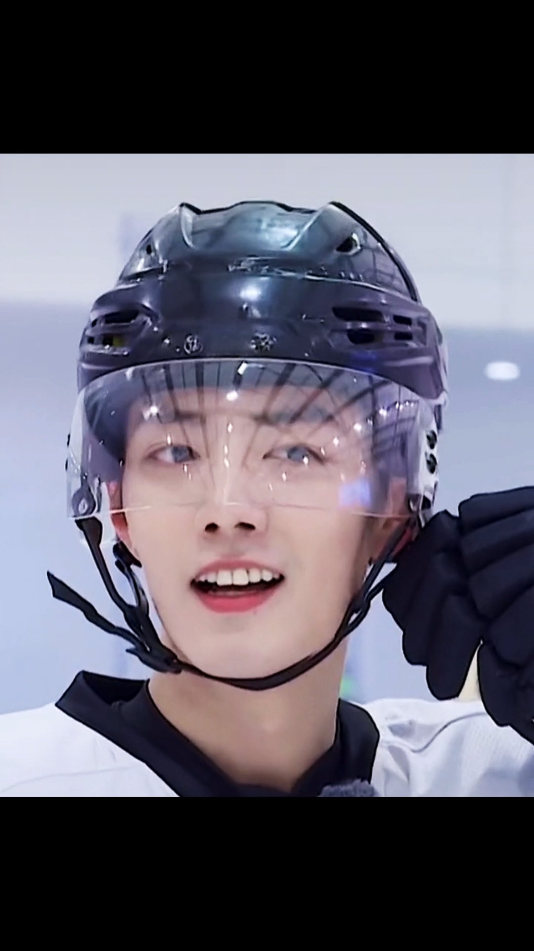 肖战#冰球战每次看还是会流口水.