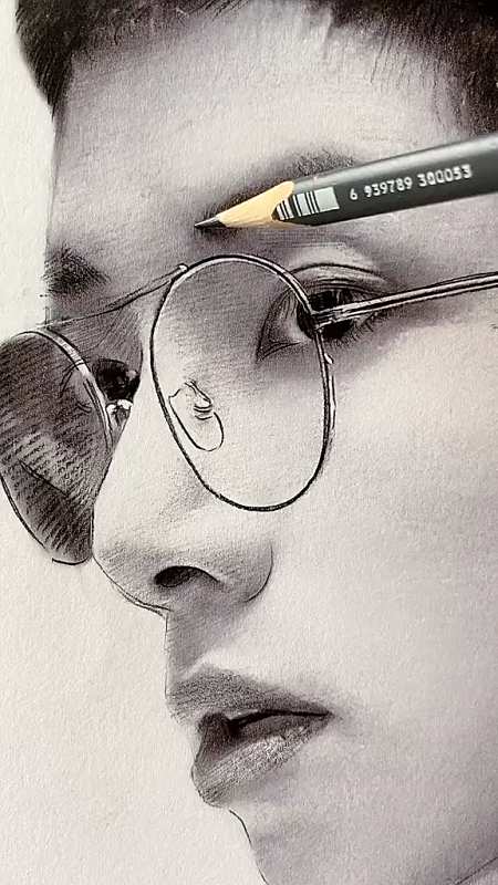 华晨宇#谁一眼就认出画中的人来啦!你喜欢他吗?-全民小视频