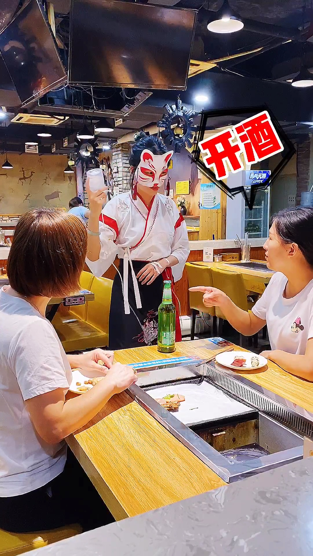 网红花式搞笑开瓶猫猫#带病表演,该不该得到你们的一个赞?