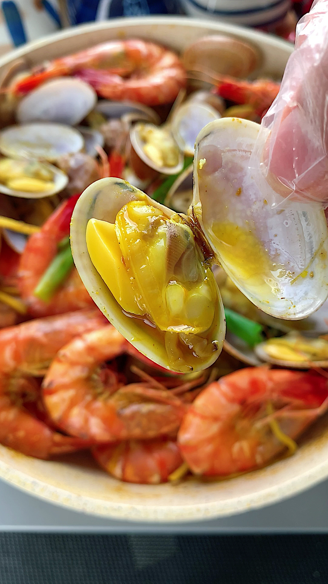 不加一滴水做的盐焗海鲜,原汁原味鲜掉眉毛-度小视