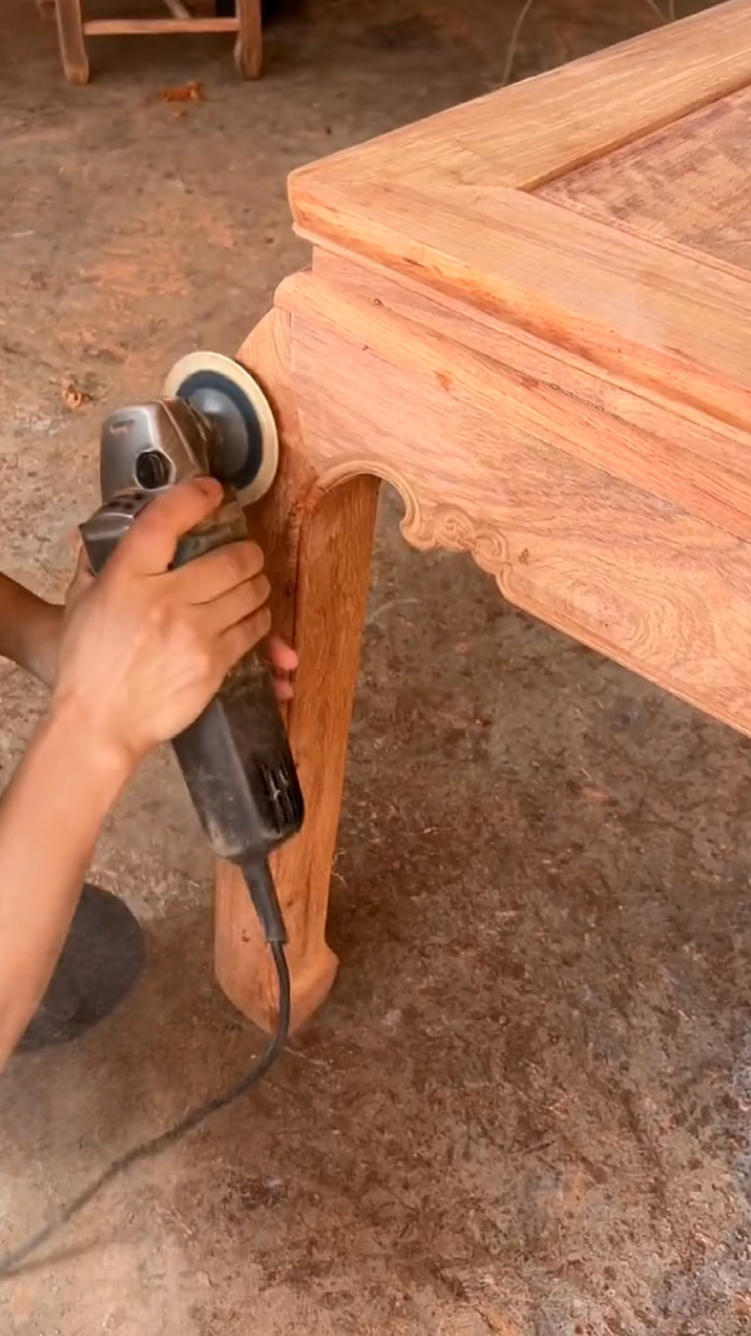 红木家具表面打磨处理让家具整体看着更加平整细致