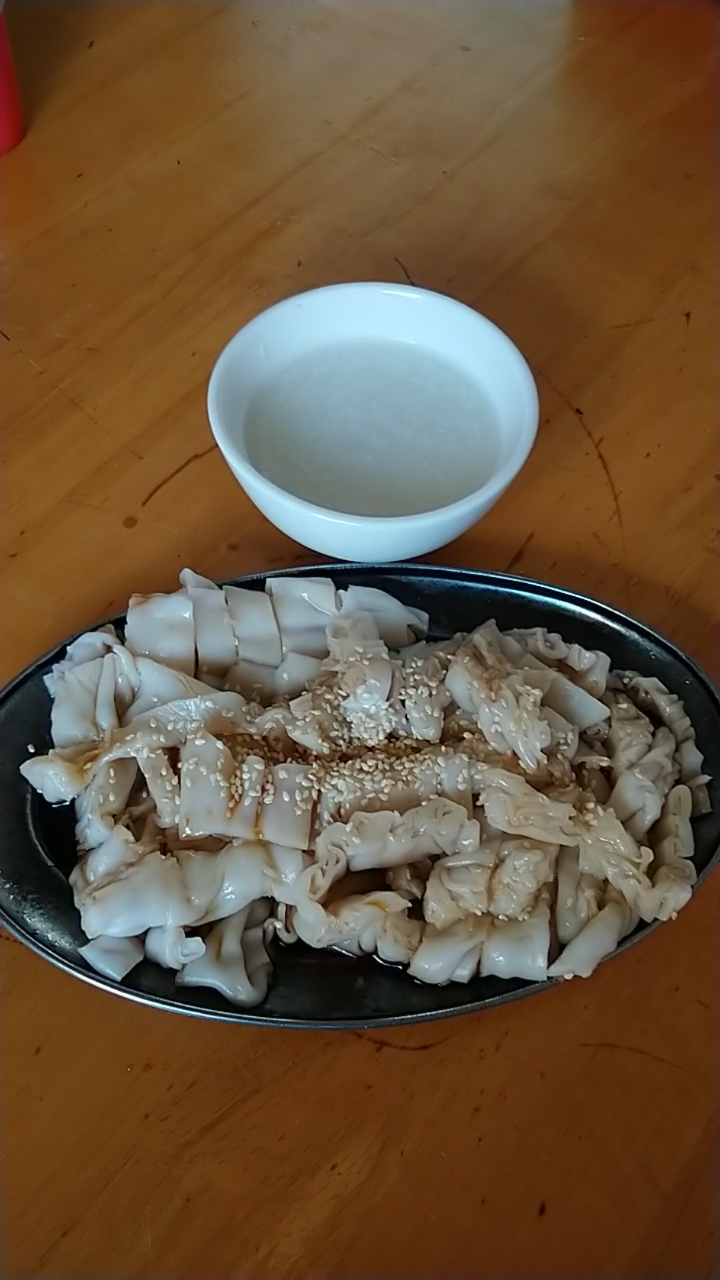 广东信宜早餐必点的…白粥捞粉