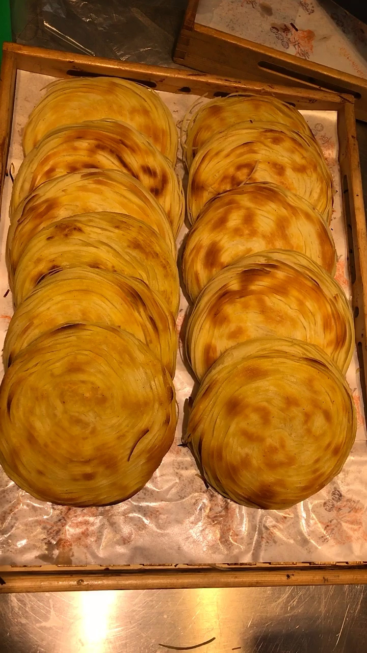 老潼关脆皮肉夹馍,味道杠杠的,划到视频的朋友点赞哦,谢谢