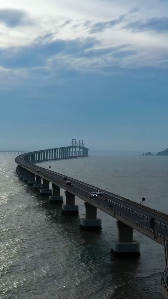 南澳大桥全长约11公里是广东汕头东北部的重要通道之一也是连接汕头与
