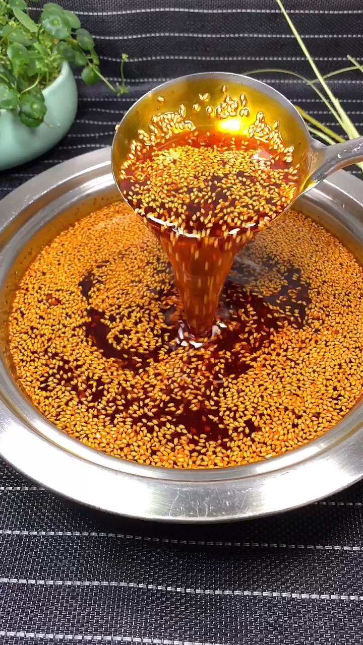 我要上热门#万能的秘制辣椒油教程,赶紧收藏吧!