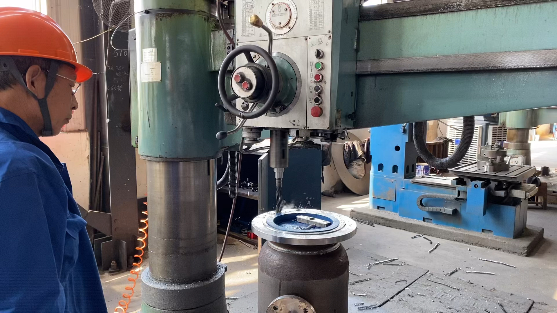 工厂生活#阀门法兰钻孔