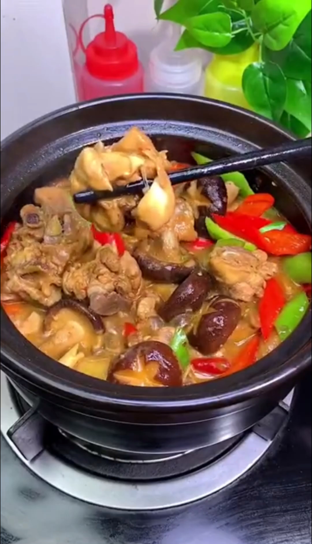 冬菇焖鸡肉,简直不要太美味!-度小视