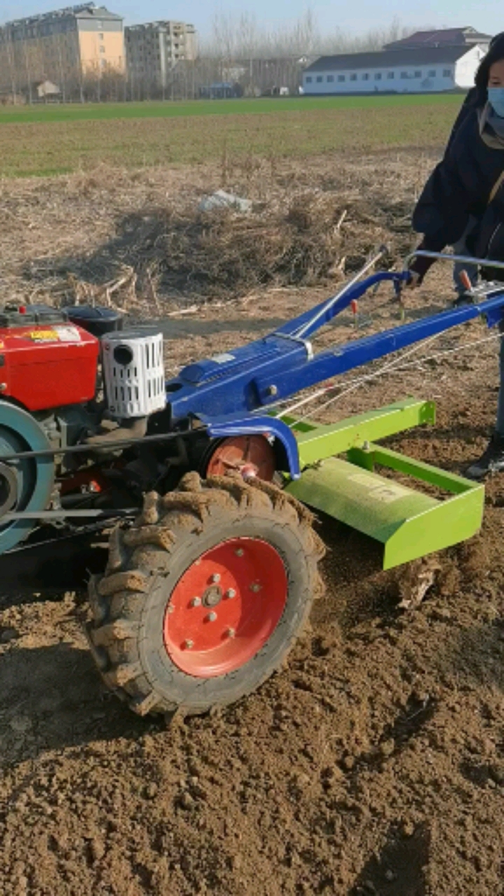 12马力手扶拖拉机带旋耕机,特别好用