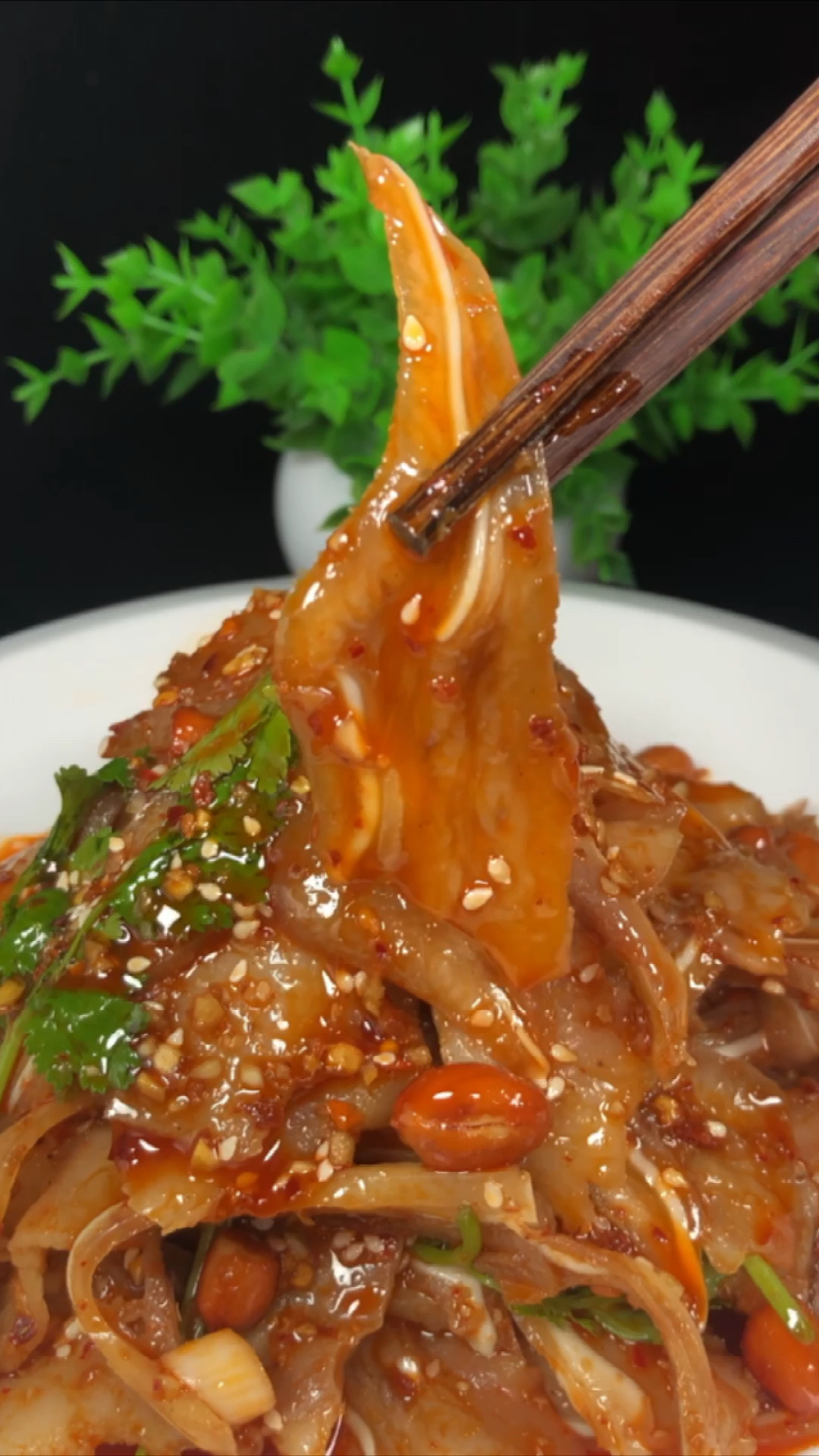 舌尖上的乡村美食四川厨师给你分享一道凉拌猪耳朵