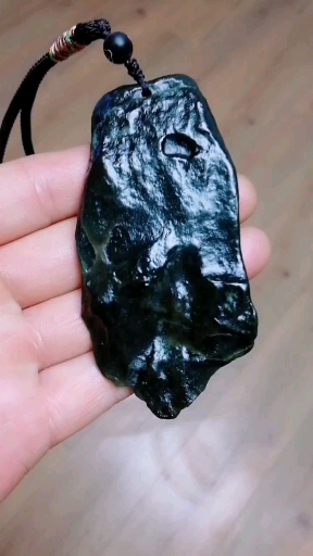 新疆和田玉戈壁料原石,墨碧.历经风沙洗涤,风采依旧.