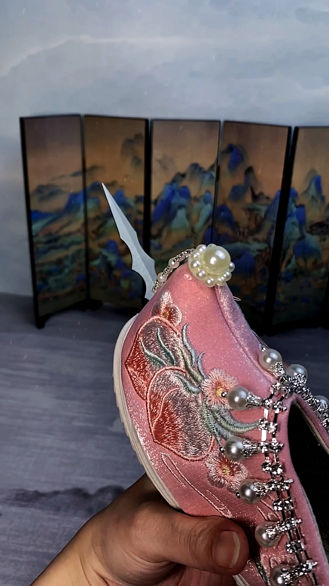 暗器柔柔弱弱的女孩子们都在吗你们柔弱不能自理的鞋子来了