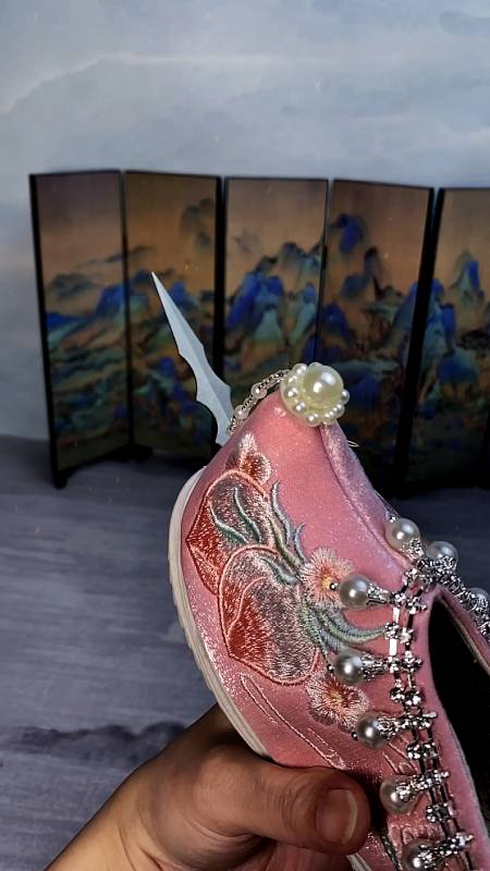 暗器柔柔弱弱的女孩子们都在吗你们柔弱不能自理的鞋子来了