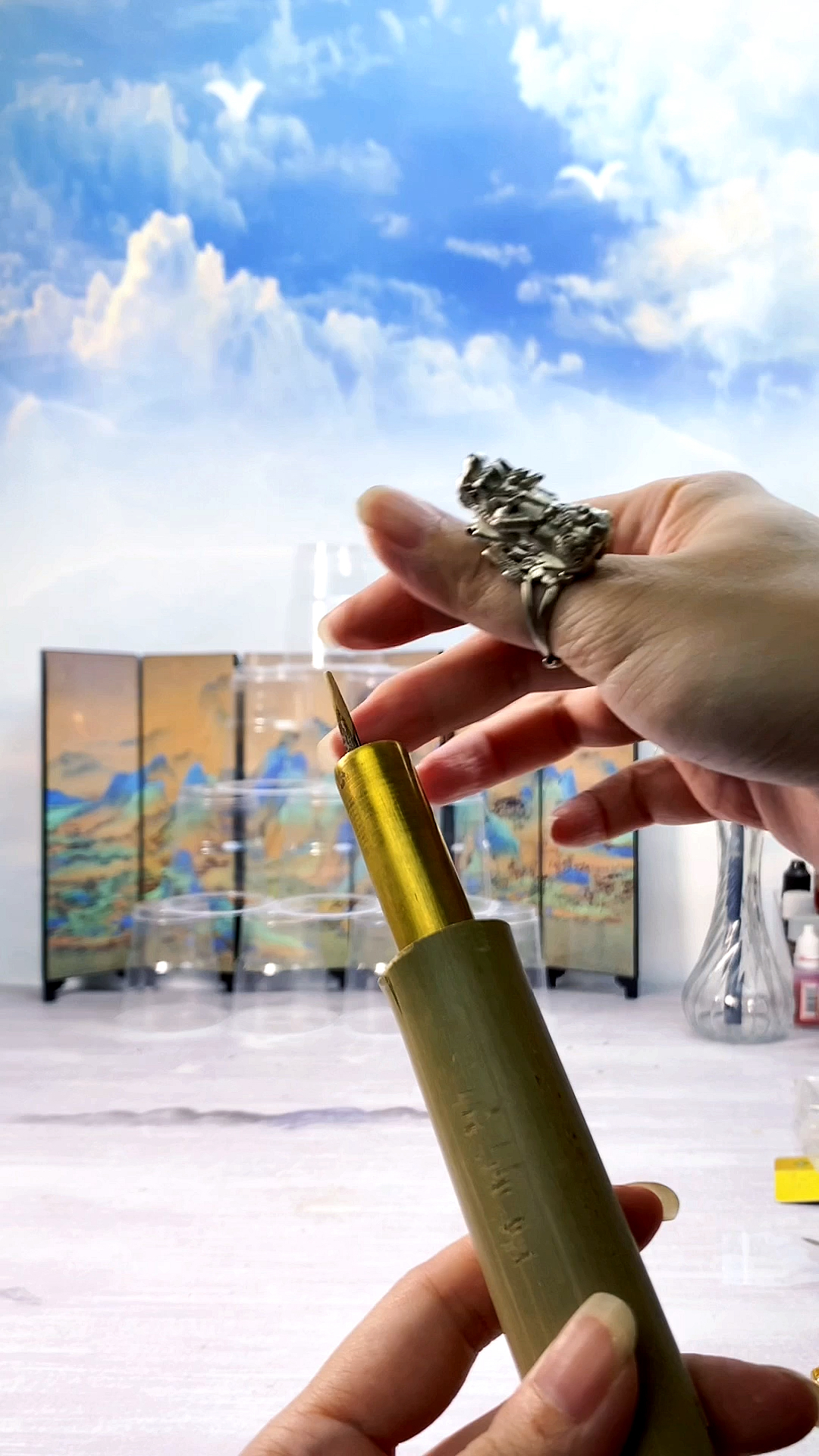 暗器#天香伞伞柄机括组装完成.按投票结果,射出三支小箭,底部藏长剑.