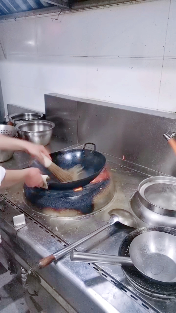监控下厨师工作#监控下厨师是这样洗锅的
