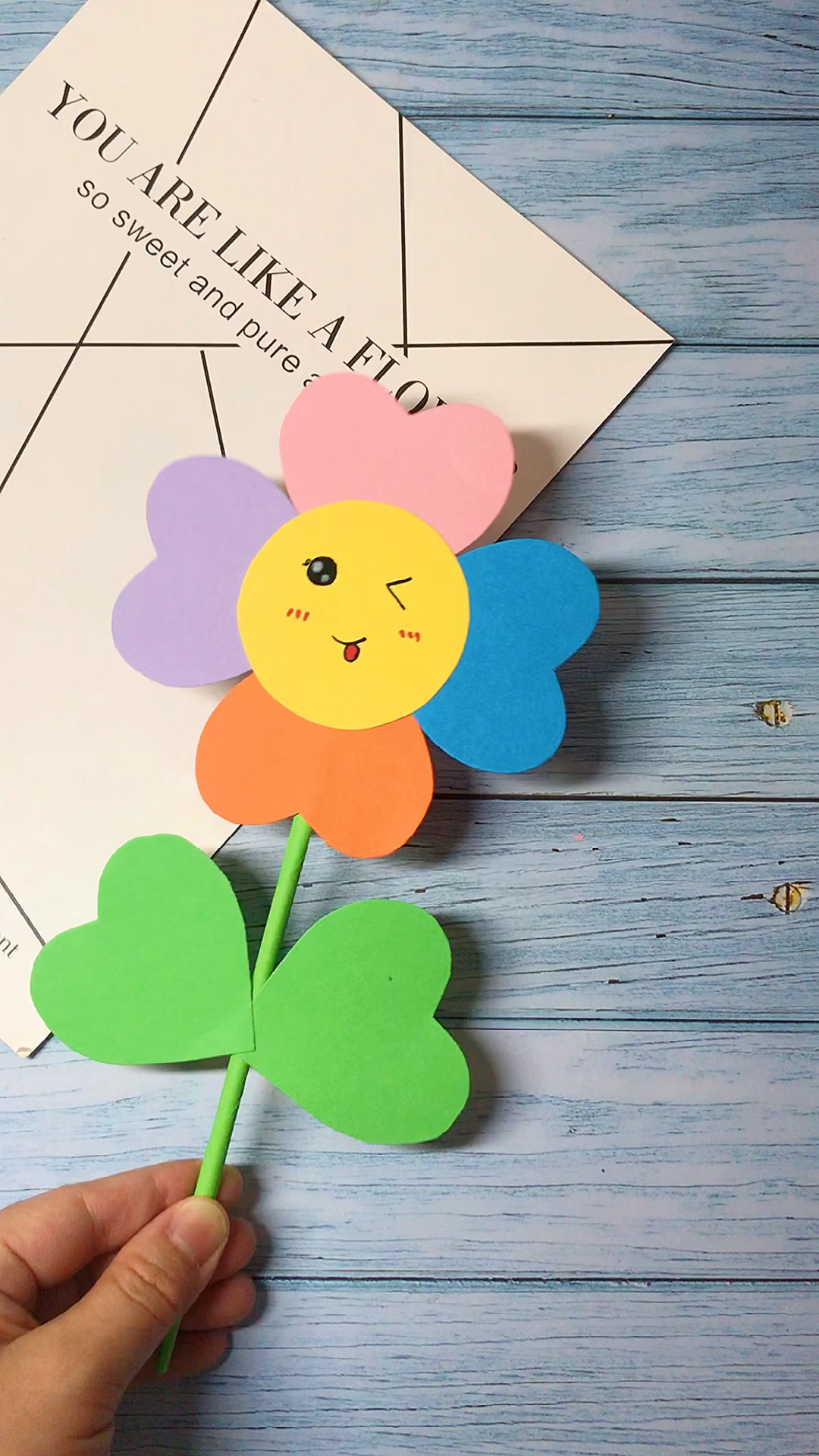 幼儿园手工#母亲节快到了,做个爱心花花送给妈妈