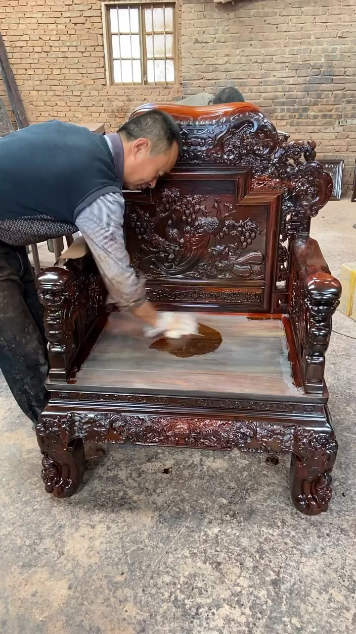 古典红木家具#大红酸枝老料孔雀沙发单人位擦生漆!-全民小视频