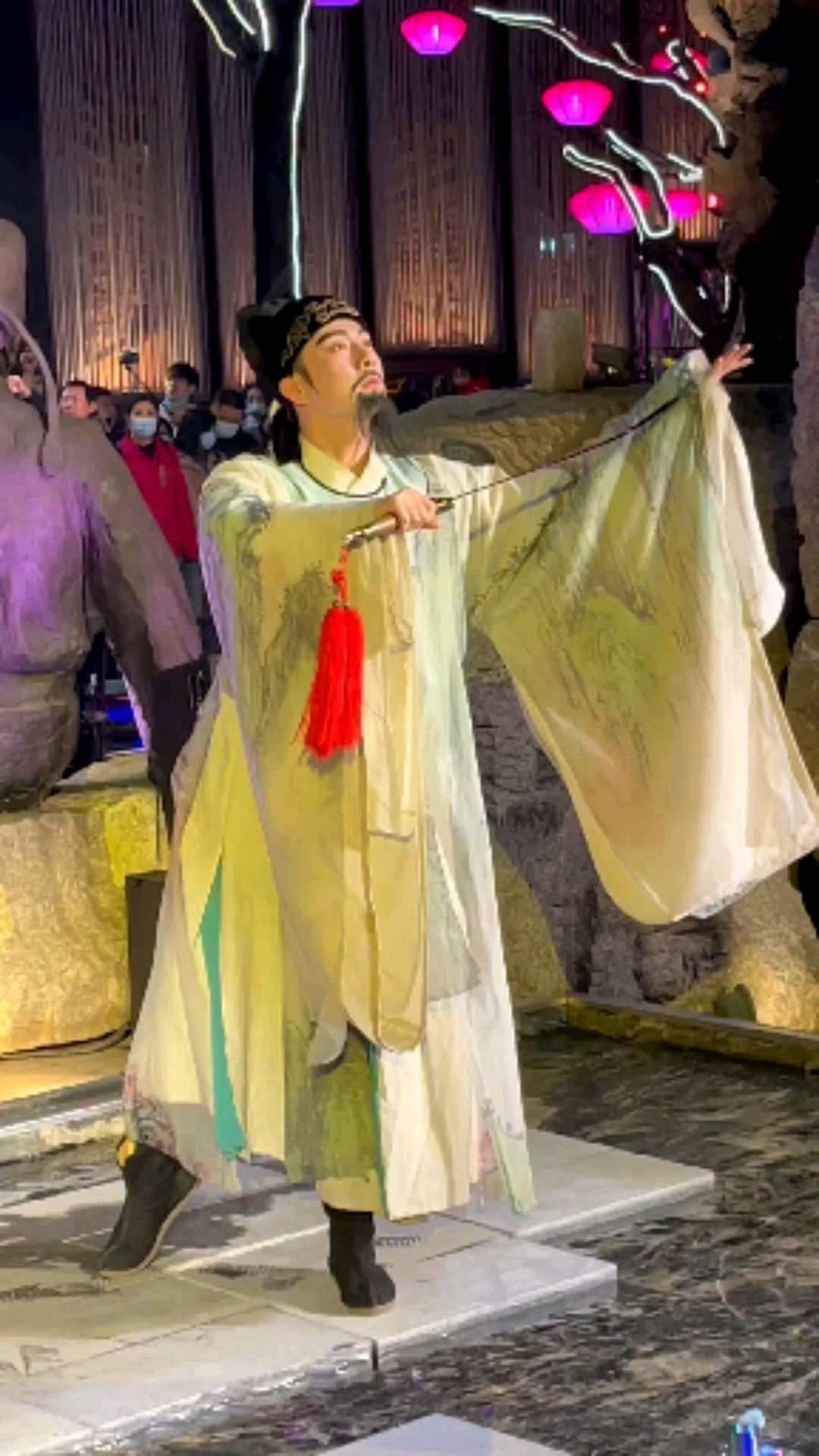 大唐不夜城#李白乘舟将欲行,忽闻岸上踏歌声