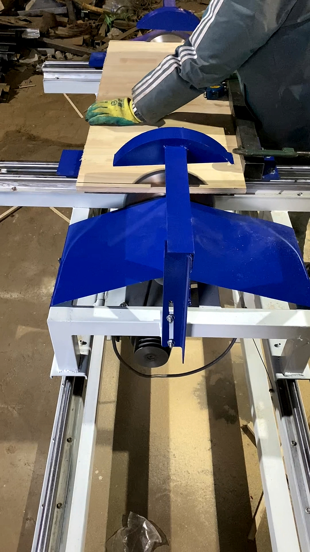 木工机械设备#木工双端齐头锯一次双端齐头锯出锯出木料光滑平整-度