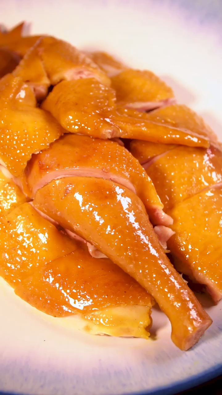 烧腊培训#广东烧腊实体店培训刘师傅分享盐焗鸡摆盘,同样摆盘史法