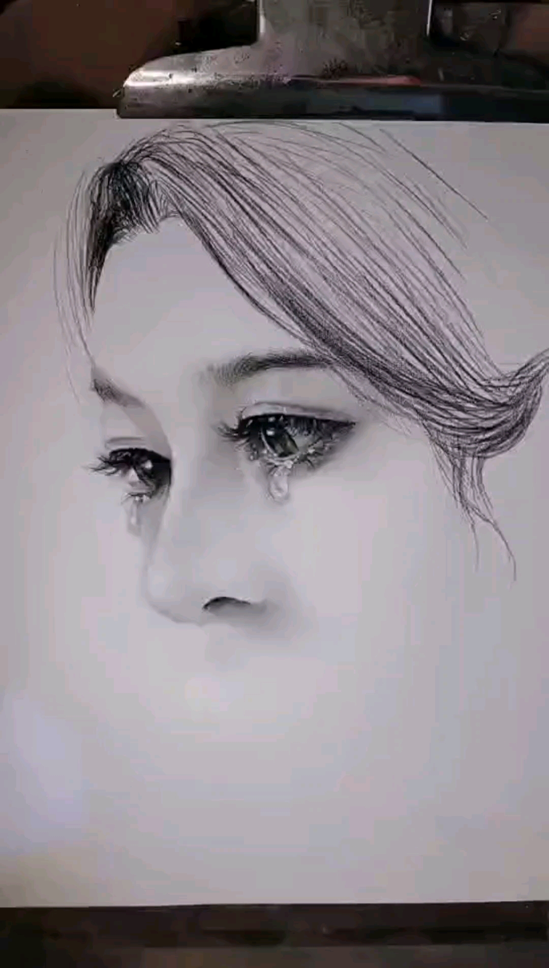 轻知计划#眼睛里带有一丝忧伤的人物素描手绘