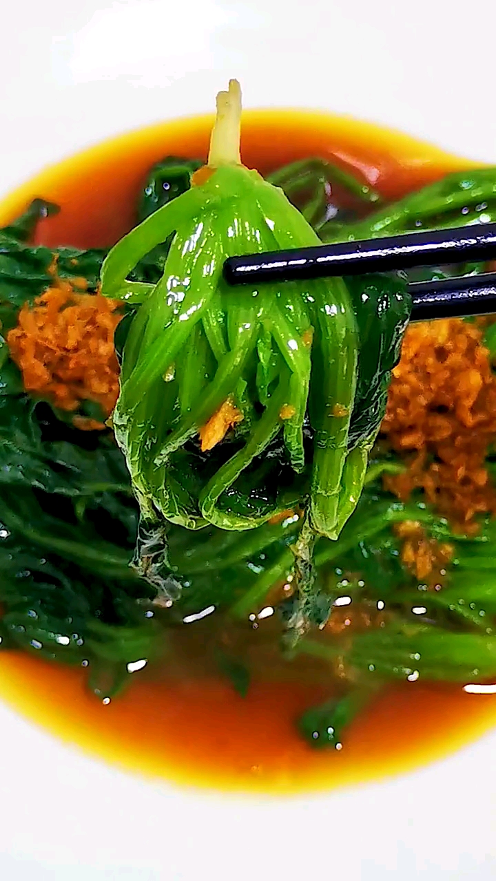 菠菜焯水后到底要不要过凉水其实越是简单的菜做法越有讲究
