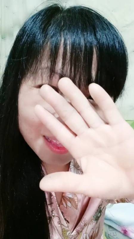 不管生活多么的苦涩,微笑是必然的赞同吗?