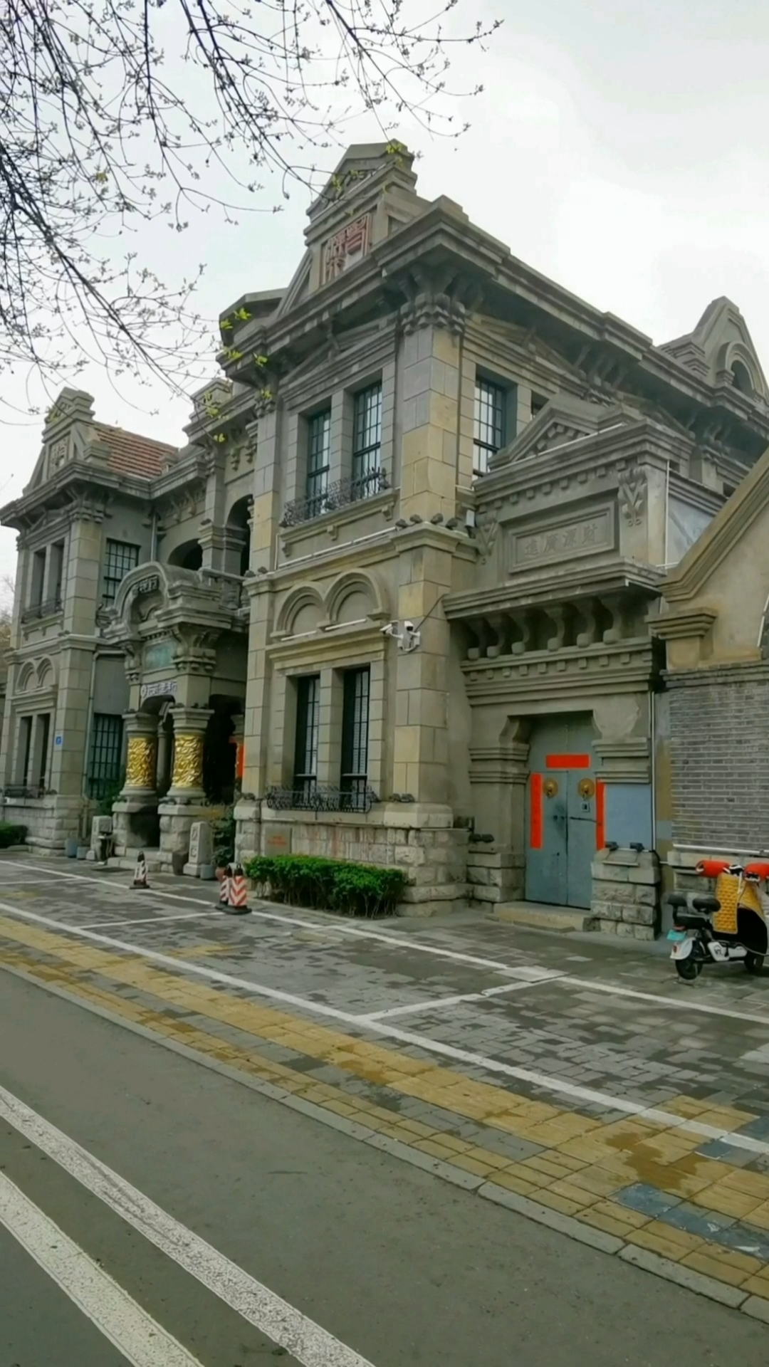 老洋行这座巴洛克风格的老建筑,记录了济南百年开埠历史,内部处处展现