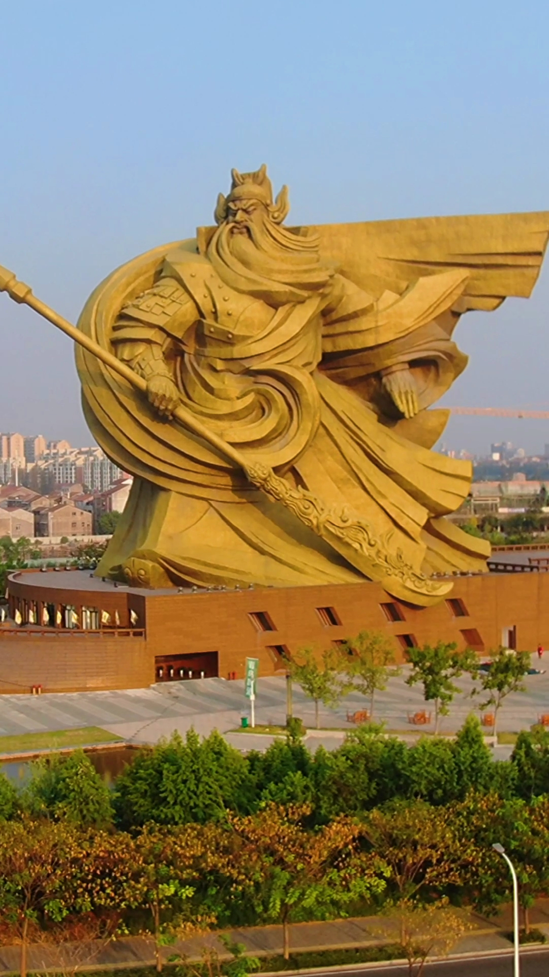 带上全民去旅行#荆州巨型关公像,有20层楼高,花费15亿才建成