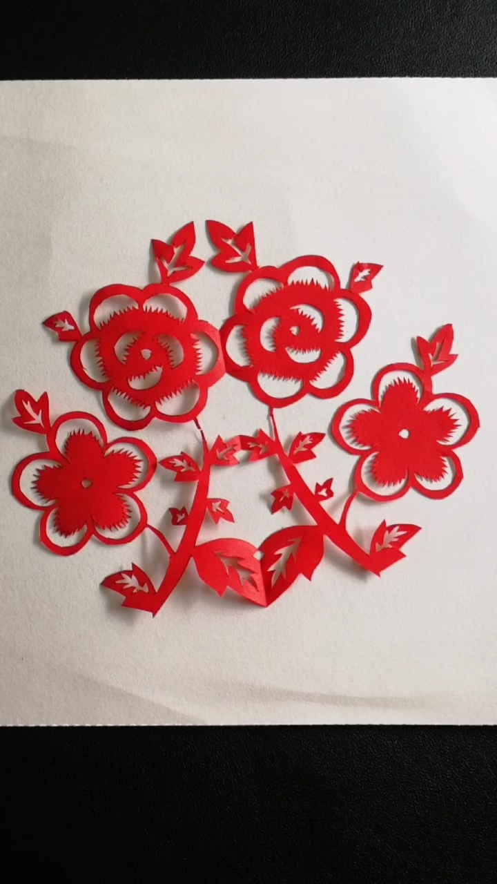 剪纸#手工剪纸梅花,寓意品格坚强,高风亮节.