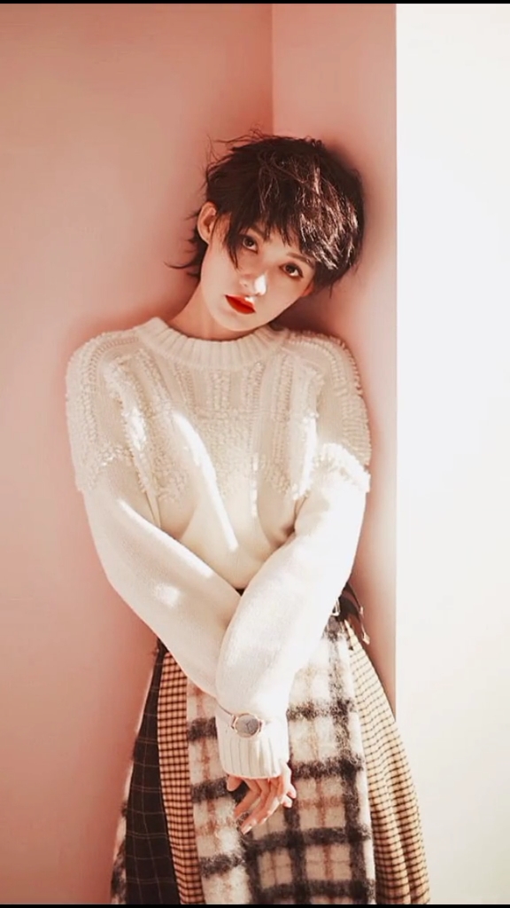 明星#李沁短发造型也超美