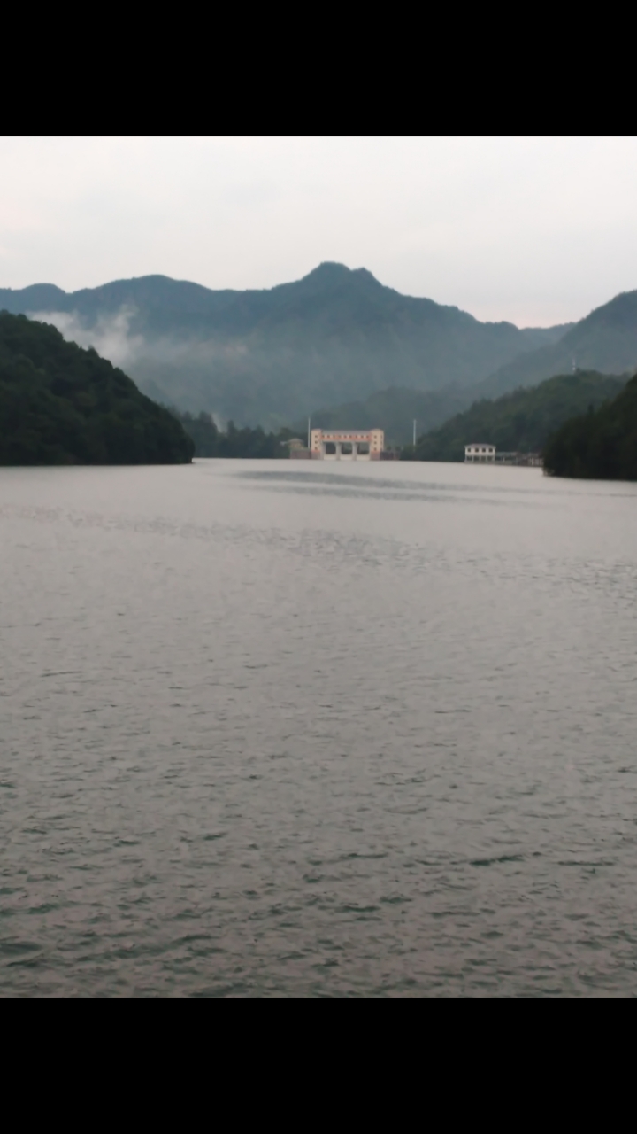 夏天好去处金华安地露天游乐场,山青水秀.