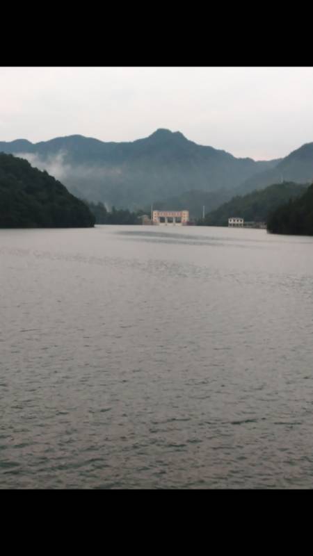 夏天好去处金华安地露天游乐场,山青水秀.