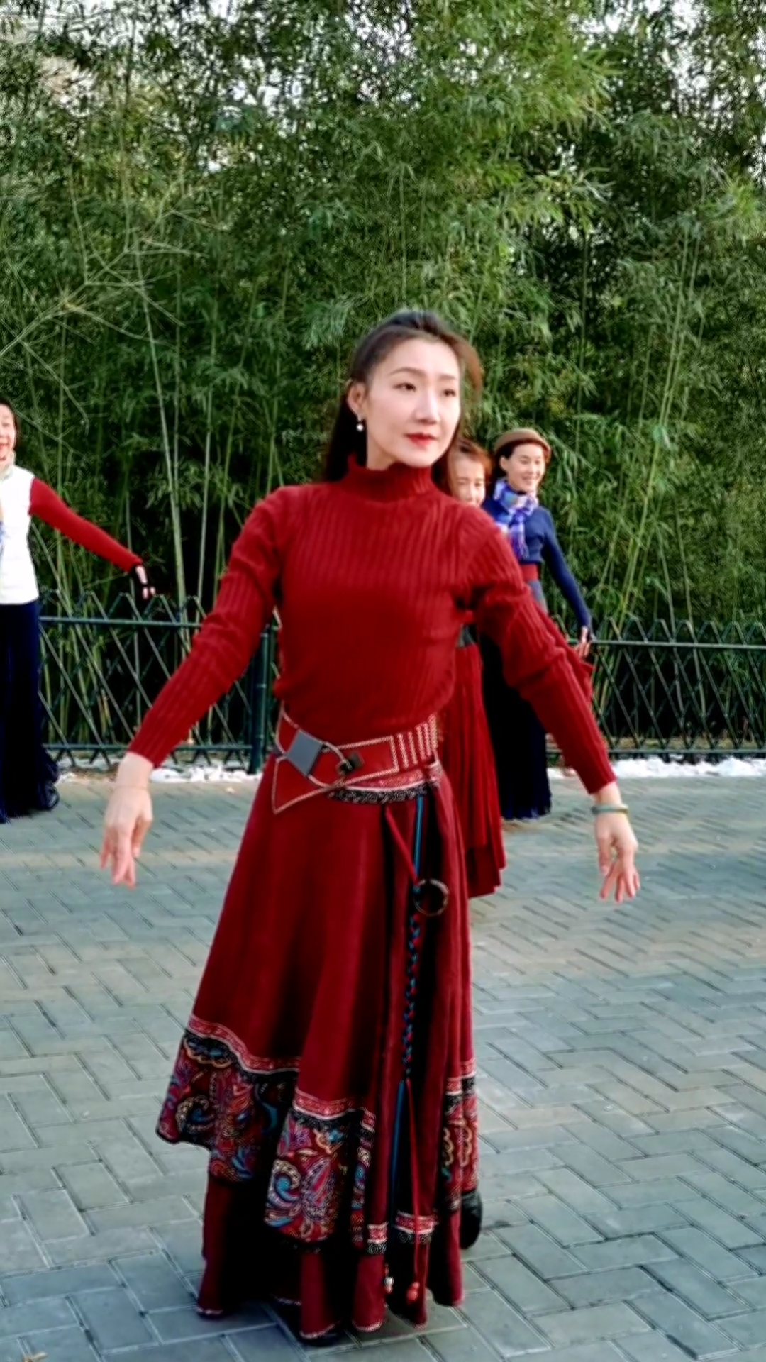 最美广场舞#小红老师领舞《月满西楼》舞姿优美!