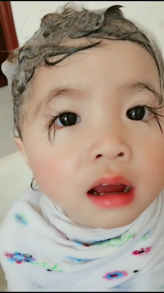 萌娃日常##大眼睛双眼皮#长睫毛的洋娃娃宝宝,眼睛睁大,再睁大,啊