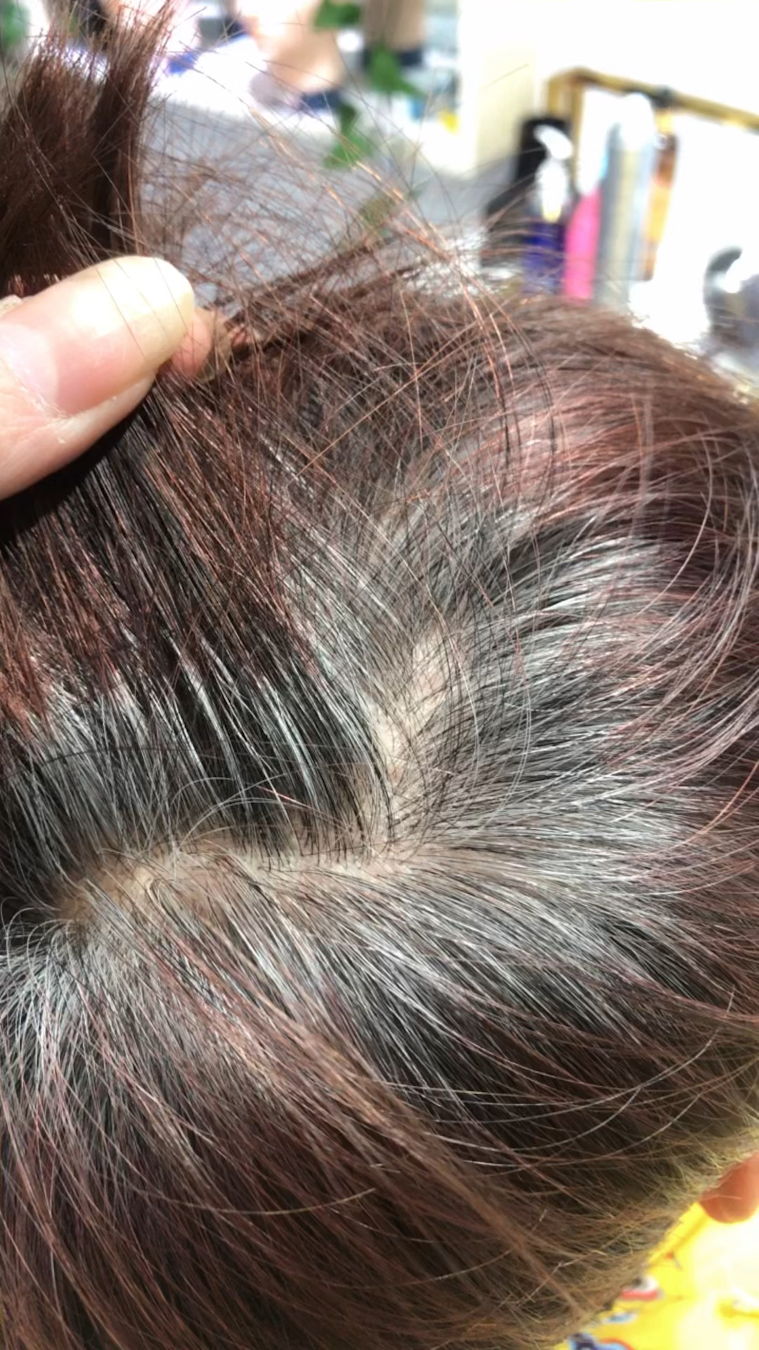 每天为了白头发愁,假发让你一根白头发都看不见,名剪假发私人定制.