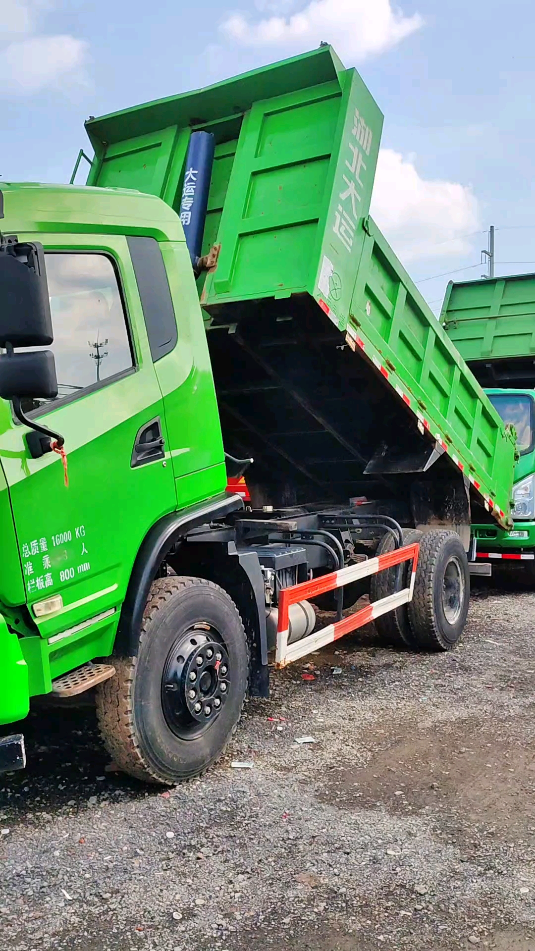 大运风度自卸车翻斗自卸车自卸工程车